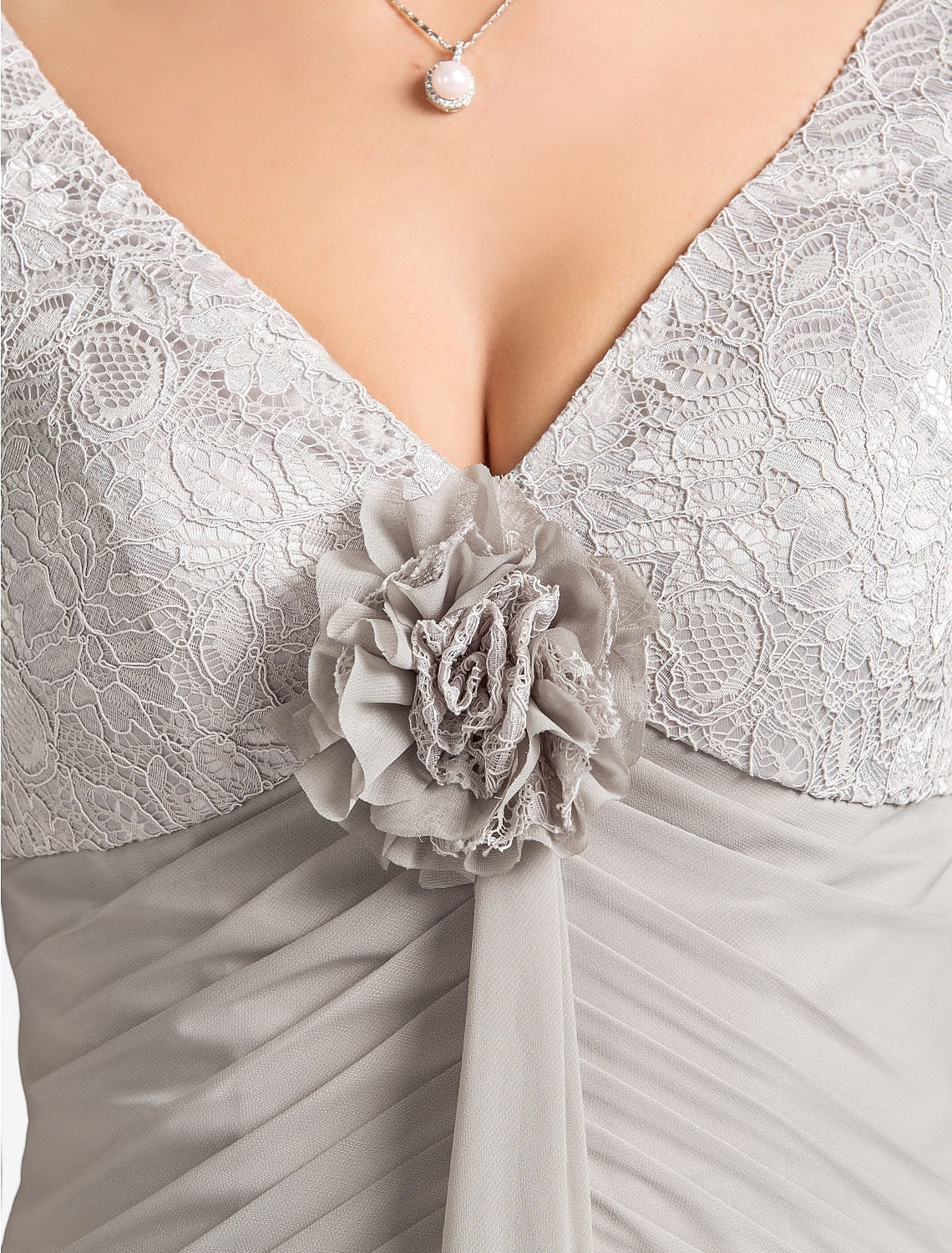 Abito da madre della sposa a trapezio con scollo a V asimmetrico, in chiffon, a maniche corte, con pieghe e fiori